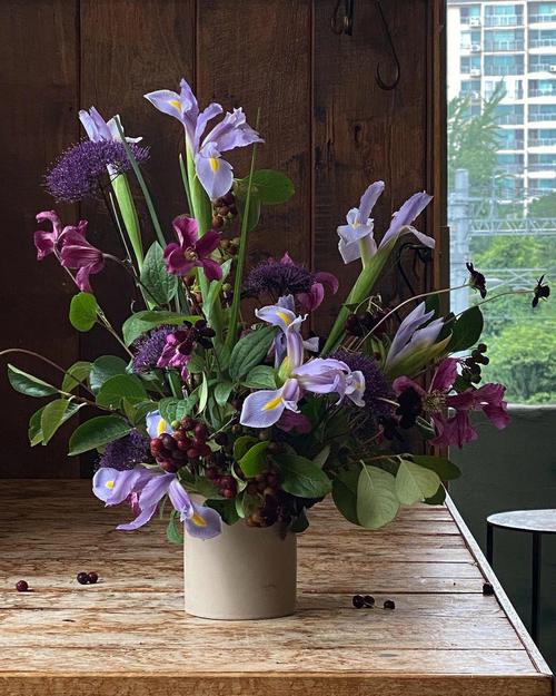 紫罗兰如何插瓶,紫罗兰插瓶需要剪根吗?-第6张图片-优品飞百科 紫罗兰如何插瓶,紫罗兰插瓶需要剪根吗?-第6张图片-优品飞百科