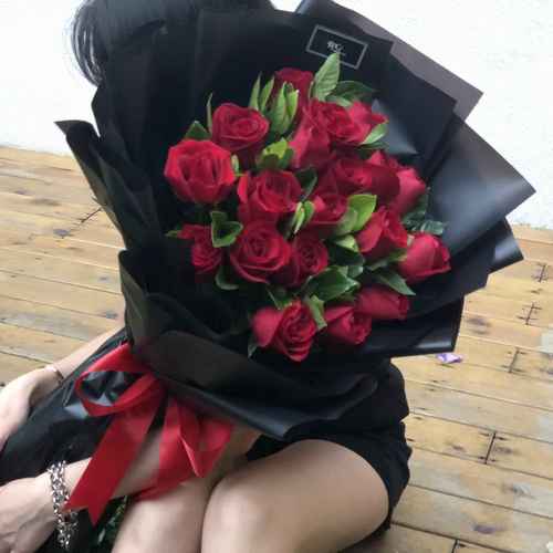 19朵玫瑰代表什么?99朵红玫瑰的花语是什么意思?-第2张图片-优品飞百科 19朵玫瑰代表什么?99朵红玫瑰的花语是什么意思?-第2张图片-优品飞百科