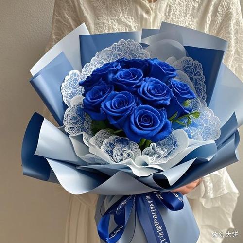 圣诞节适合送蓝色妖姬还是红玫瑰，圣诞节适合送蓝色妖姬还是红玫瑰呢？-第3张图片-优品飞百科