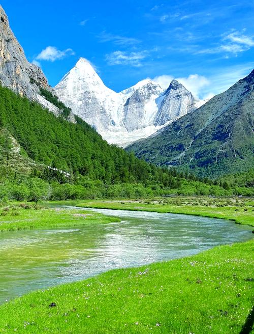 稻城亚丁的天气预报，国庆期间稻城亚丁的天气预报-第1张图片-优品飞百科