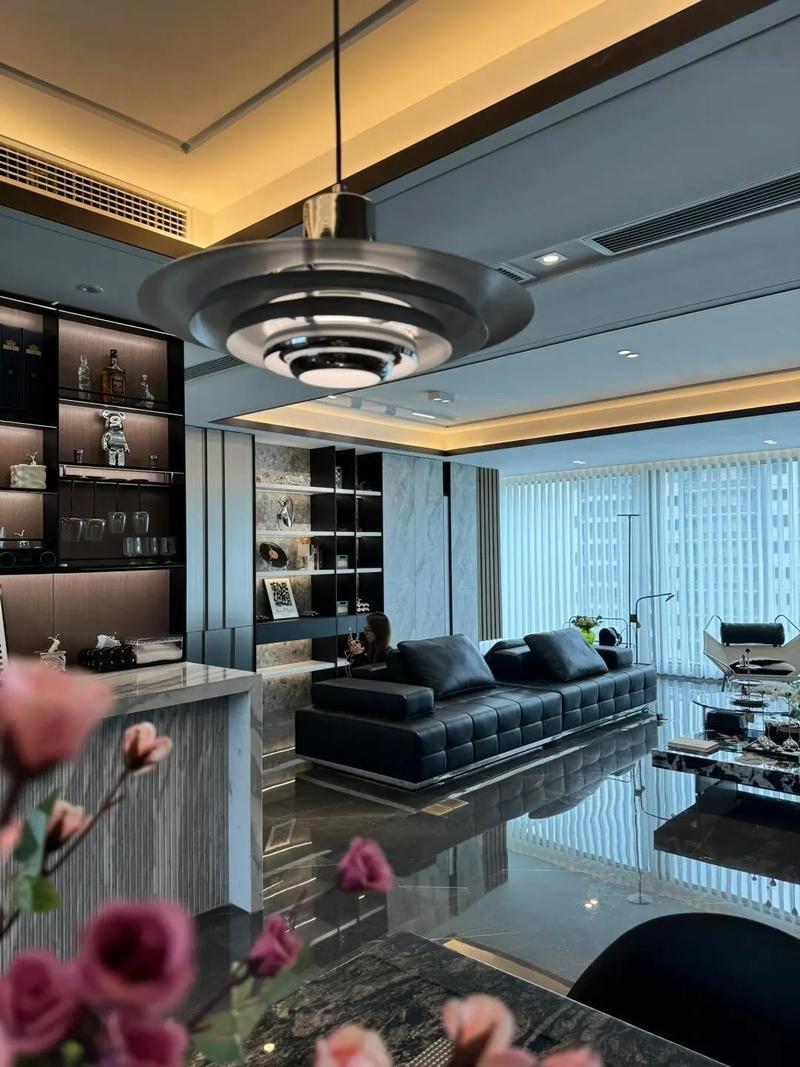 想让客厅弥漫优雅气质吗?,客厅怎样装修显得宽敞明亮?-第7张图片-优品飞百科 想让客厅弥漫优雅气质吗?,客厅怎样装修显得宽敞明亮?-第7张图片-优品飞百科