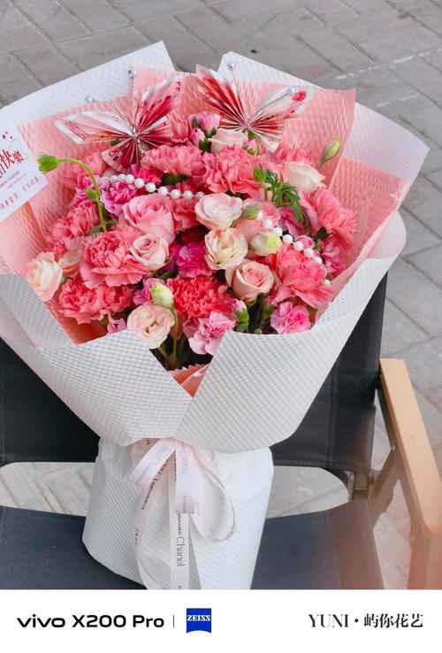 康乃馨可以送什么人，康乃馨适合送爱人吗？-第1张图片-优品飞百科