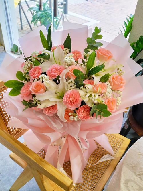 康乃馨可以送什么人，康乃馨适合送爱人吗？-第2张图片-优品飞百科