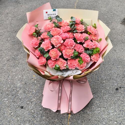 康乃馨可以送什么人，康乃馨适合送爱人吗？-第4张图片-优品飞百科