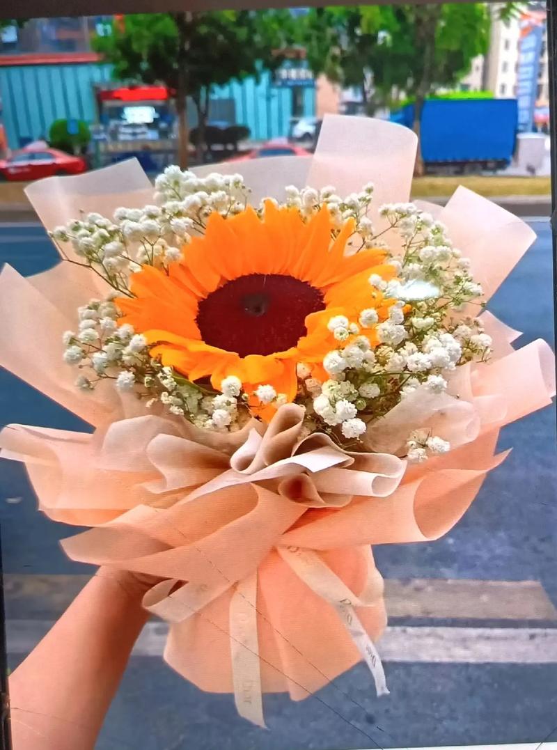 向日葵满天星搭配的意义，适合送什么人，向日葵满天星混搭花束-第2张图片-优品飞百科