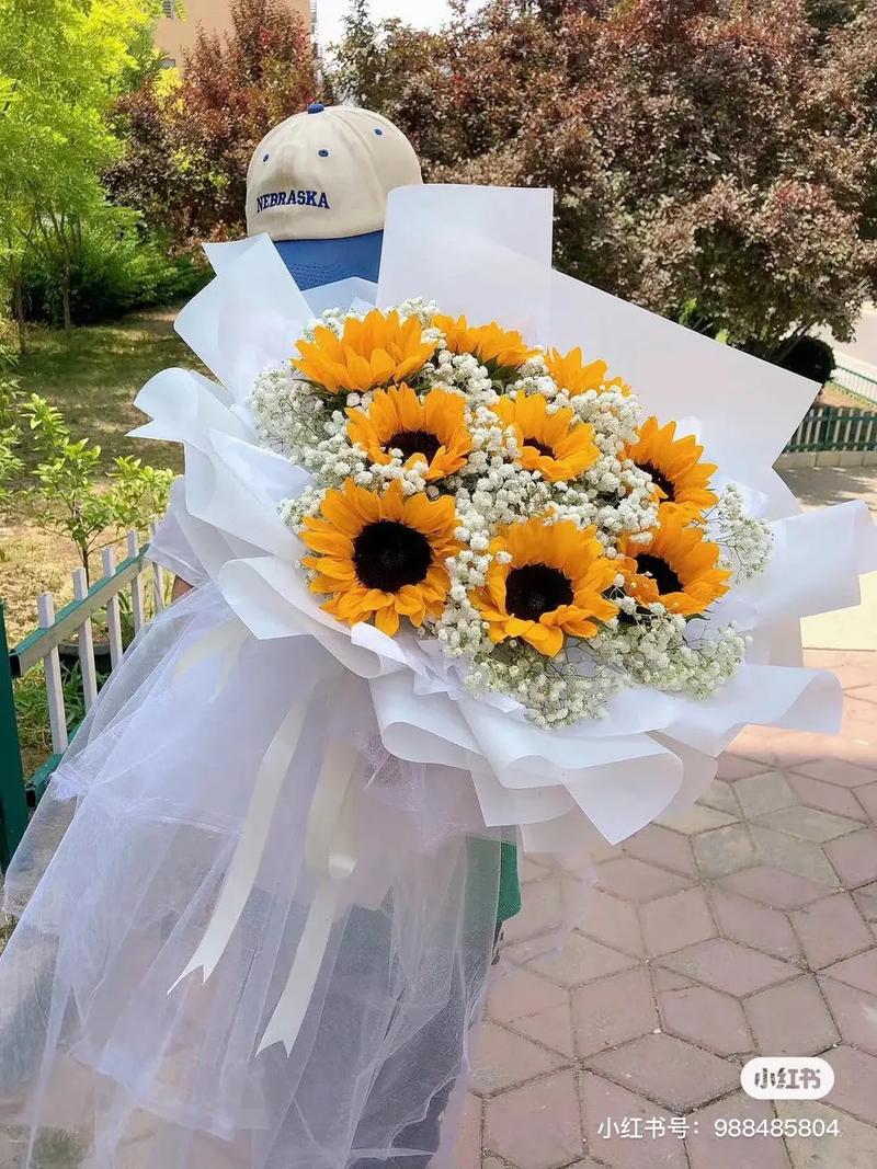 向日葵满天星搭配的意义，适合送什么人，向日葵满天星混搭花束-第4张图片-优品飞百科
