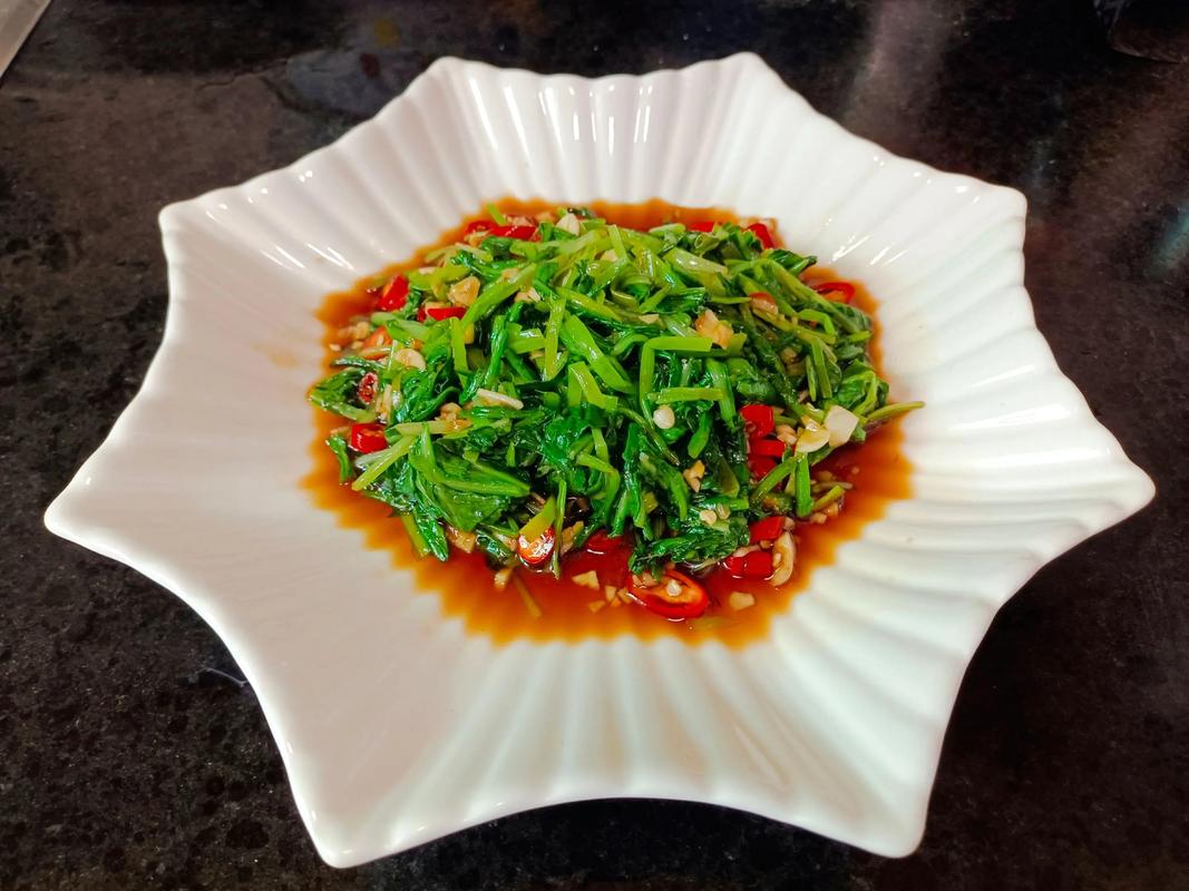 蒲公英叶子怎么吃，可以泡水吗，蒲公英的叶子泡水喝有什么功效-第2张图片-优品飞百科