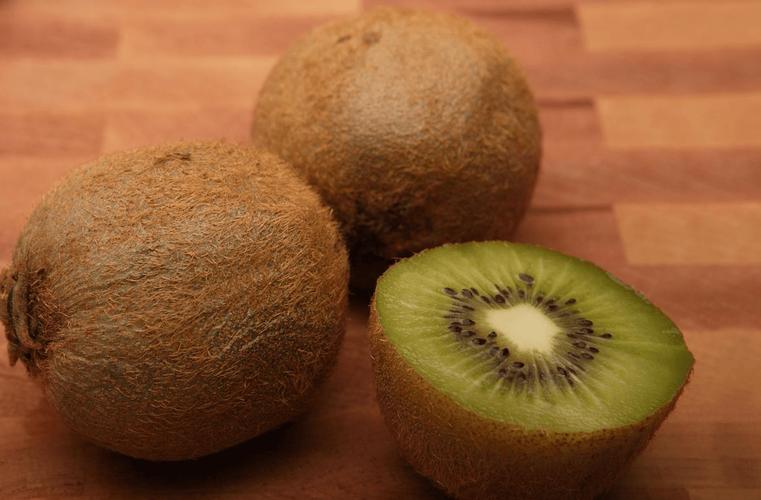 糖分少的水果有哪些？糖分少的水果有哪些呢?适合糖尿病人吃的有哪些?？