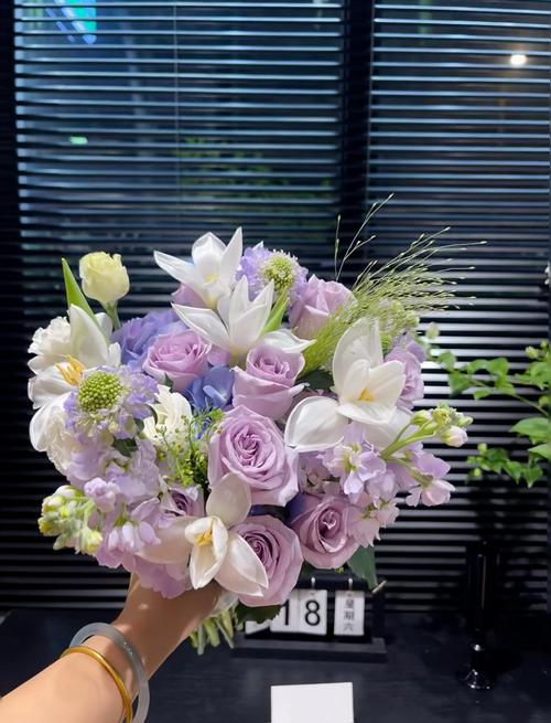 冬季结婚手捧花选取什么花好，冬天结婚需要注意-第5张图片-优品飞百科
